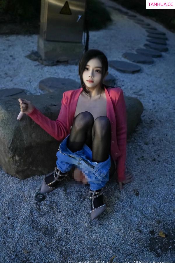   [XiuRen]高清写真图 2024.02.08 No.8091 龙雪儿 牛仔裤美臀第56张图片